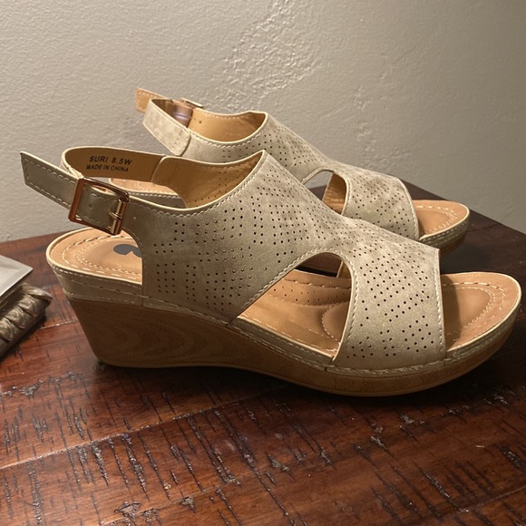 GC WEDGES SANDALS - Picture 3 of 7